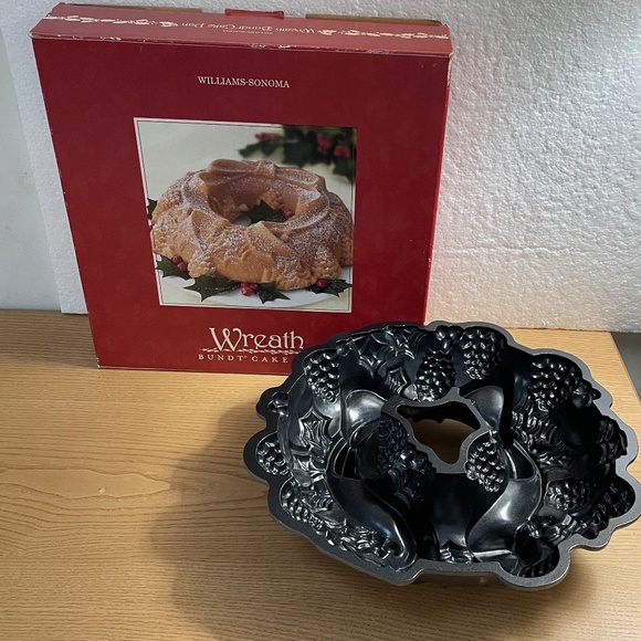 Williams Sonoma Christmas Wreath Bundt Pan Nordic Ware Brand